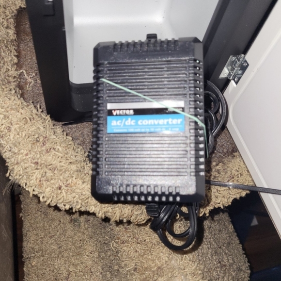 Vector Mini Fridge Cooler/Warmer - Picture 3 of 11